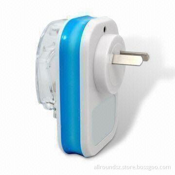 USB Universal Mobile Phone Battery Charger with 110 to 240V Input Voltages